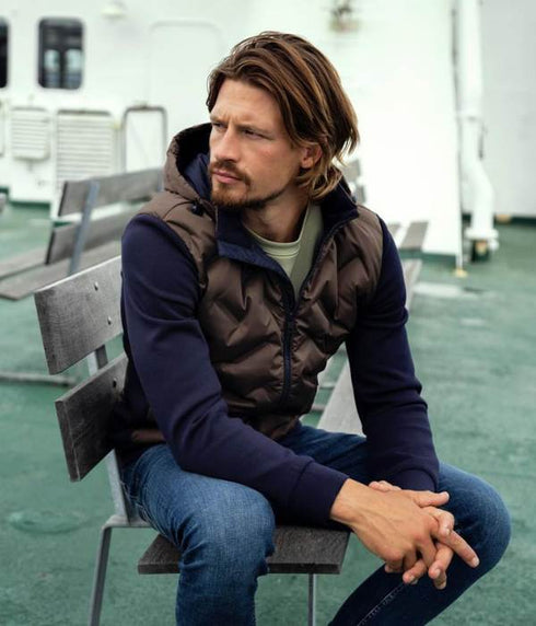 Gilet marron avec capuche amovible